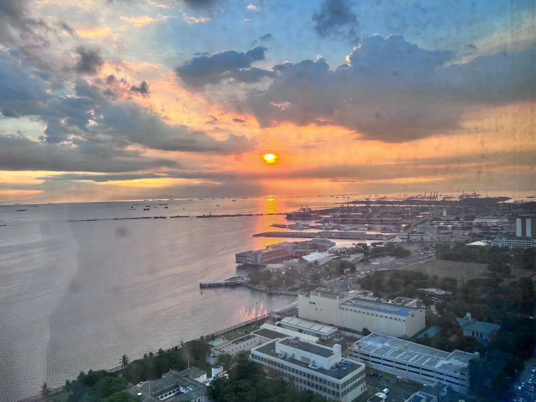 Dreamy Sunset Bay Aparthotel Manila Exterior photo